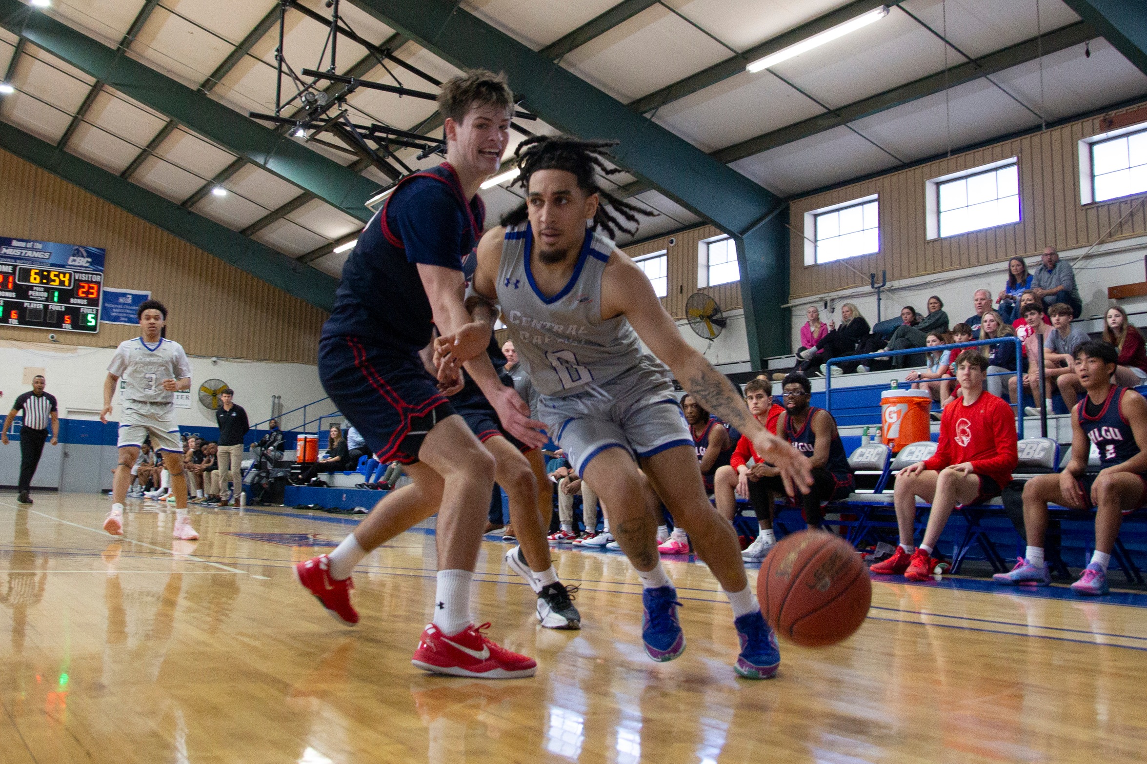 Sage Borbon drives past a defender from Hannibal-LaGrange University (1/11/2025). Photo by Cecil Anderson.