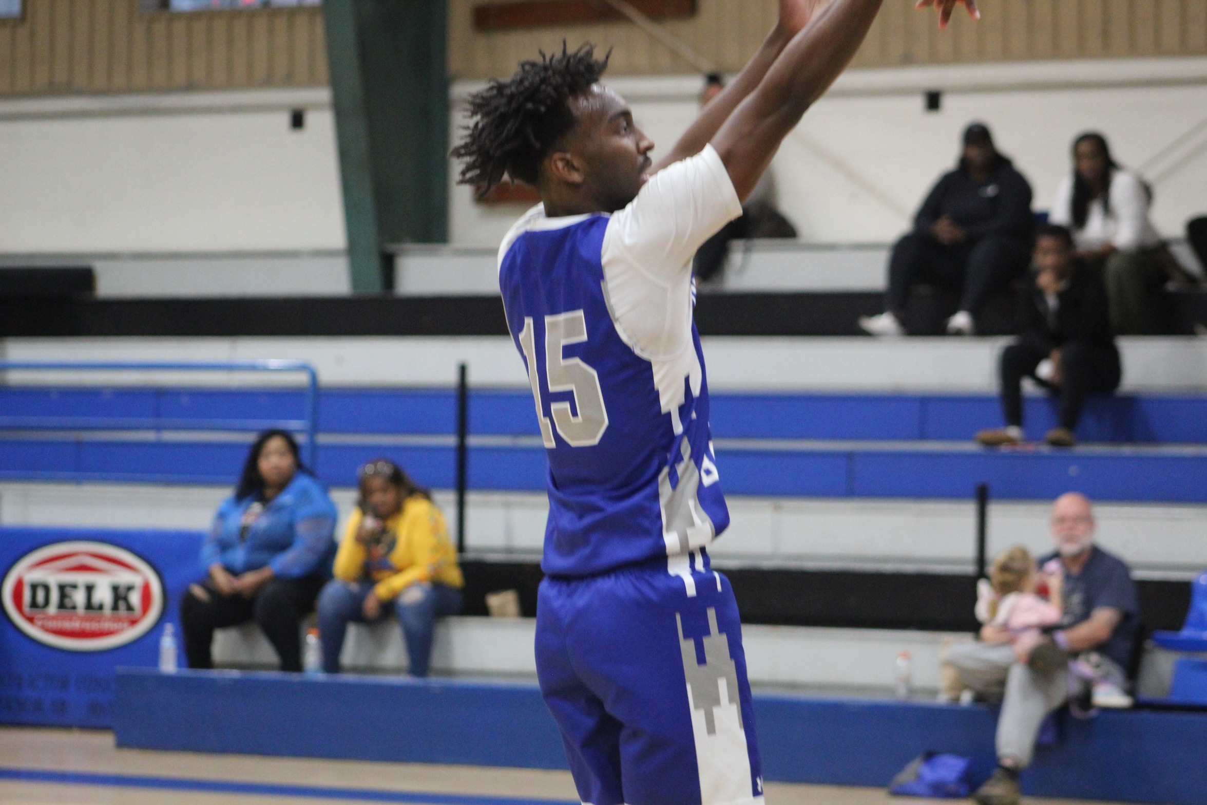 Mustangs Drop Regular Season Finale to Eagles